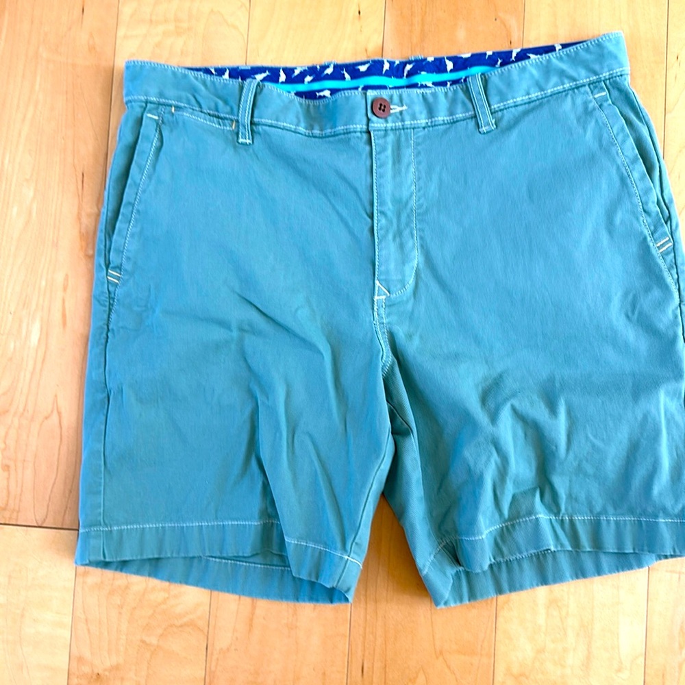 Mens 36” Tommy Bahama Pincord Shorts, 8” inseam in light teal green wash.